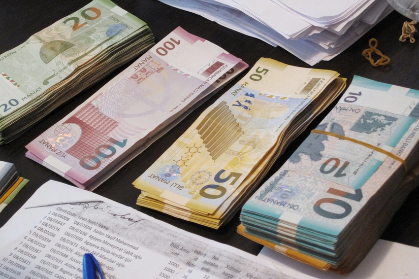 c30b11b7-2ee5-368a-9029-e152be66106d_825